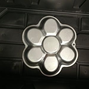 Wilton Flower Cake Pan 2105-1016
